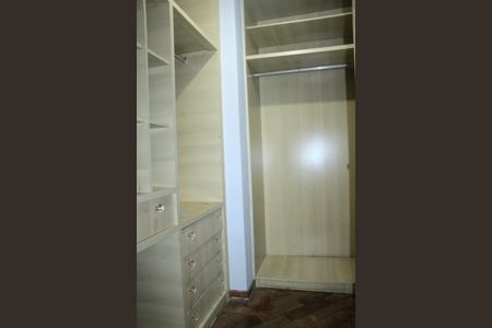 Casa à venda com 278m², 5 quartos e 3 vagasCloset