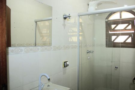 Casa à venda com 278m², 5 quartos e 3 vagasBanheiro social