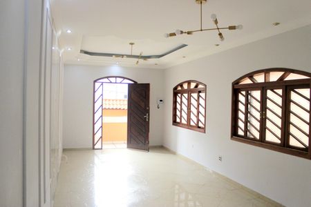 Casa à venda com 278m², 5 quartos e 3 vagasSala