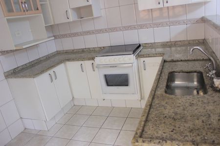 Casa à venda com 278m², 5 quartos e 3 vagasCozinha