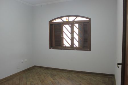 Casa à venda com 278m², 5 quartos e 3 vagasQuarto 2