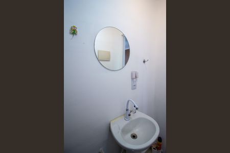 Casa de condomínio para alugar com 100m², 3 quartos e 4 vagas Casa de condomínio para alugar com 100m², 3 quartos e 4 vagasLavabo