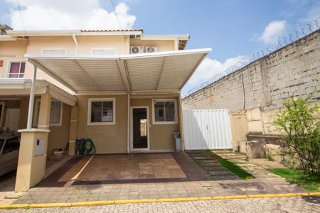 Casa de condomínio para alugar com 100m², 3 quartos e 4 vagas Casa de condomínio para alugar com 100m², 3 quartos e 4 vagasFachada