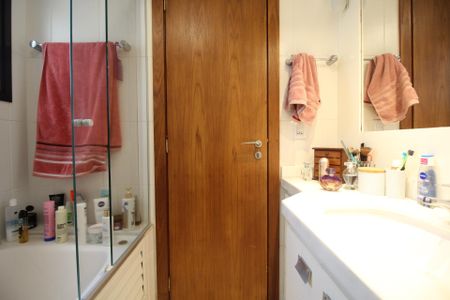 Apartamento à venda com 103m², 3 quartos e 2 vagasBanheiro da Suíte 1