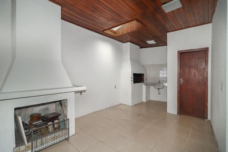 Casa para alugar com 350m², 4 quartos e 2 vagasSalão Fundos