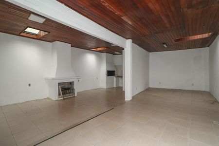 Casa para alugar com 350m², 4 quartos e 2 vagasSalão Fundos