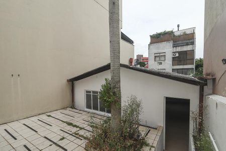 Casa para alugar com 350m², 4 quartos e 2 vagasFundos