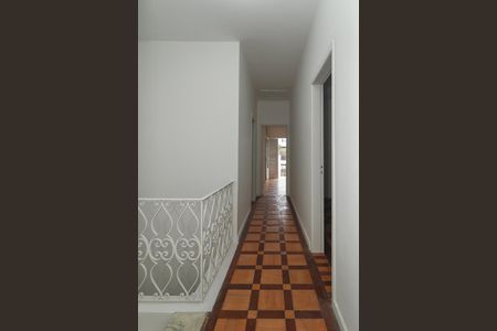 Casa à venda com 350m², 4 quartos e 2 vagasCorredor