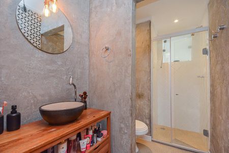 Apartamento à venda com 65m², 2 quartos e 1 vaga Apartamento à venda com 65m², 2 quartos e 1 vagaBanheiro social