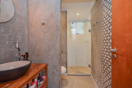 Apartamento à venda com 65m², 2 quartos e 1 vaga Apartamento à venda com 65m², 2 quartos e 1 vagaBanheiro social