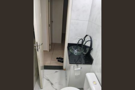 Banheiro de apartamento para alugar com 2 quartos, 55m² em Parque Sao Vicente, Santo André