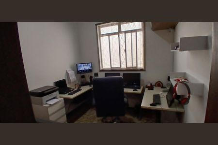 Quarto de casa à venda com 3 quartos, 170m² em Sagrada Família, Belo Horizonte