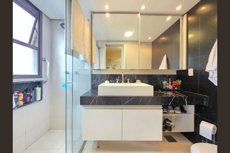 Apartamento à venda com 167m², 4 quartos e 3 vagasBanheiro da Suíte 