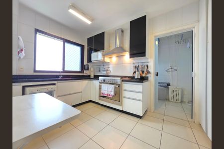 Apartamento à venda com 167m², 4 quartos e 3 vagasCozinha 