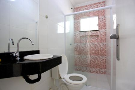 Banheiro  de casa de condomínio para alugar com 3 quartos, 80m² em Quissisana, São José dos Pinhais