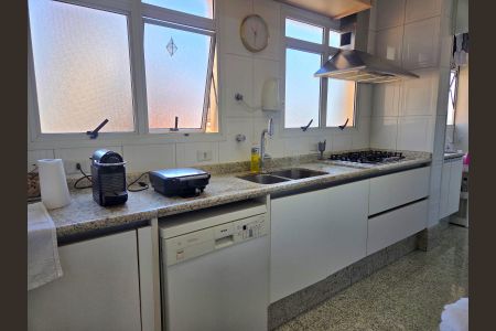 Apartamento à venda com 141m², 2 quartos e 3 vagasCozinha