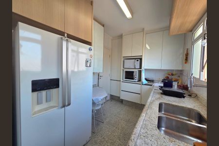 Apartamento à venda com 141m², 2 quartos e 3 vagasCozinha