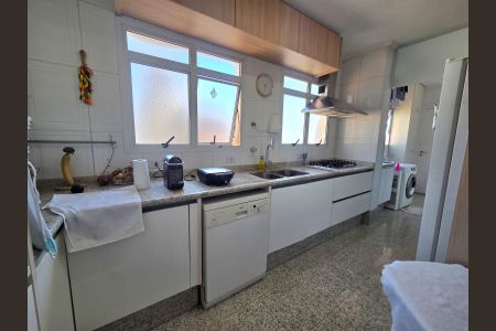 Apartamento à venda com 141m², 2 quartos e 3 vagasCozinha