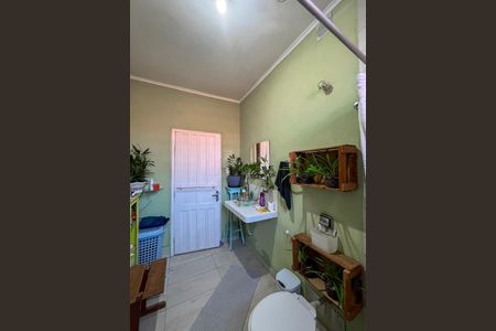 Casa à venda com 220m², 2 quartos e 4 vagasBanheiro