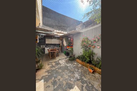 Casa à venda com 220m², 2 quartos e 4 vagasQuintal