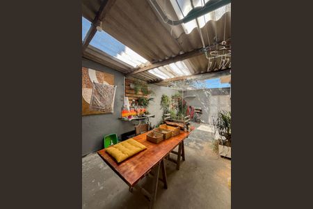 Casa à venda com 220m², 2 quartos e 4 vagasQuintal