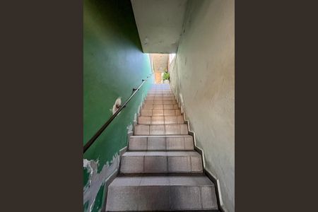 Casa à venda com 220m², 2 quartos e 4 vagasEscada