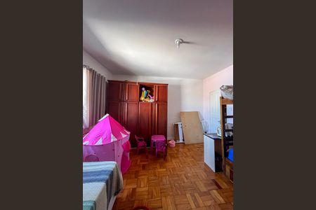 Casa à venda com 220m², 2 quartos e 4 vagasQuarto