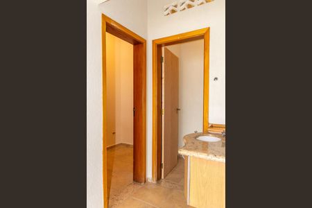 Casa para alugar com 220m², 3 quartos e 3 vagasPorta de acesso ao quartinho de serviço e banheiro de serviço