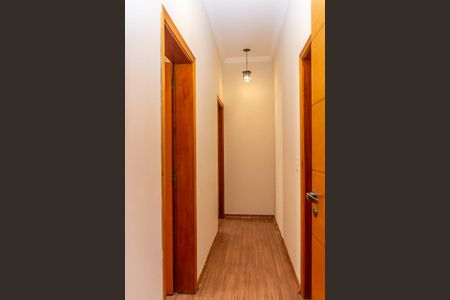 Casa para alugar com 220m², 3 quartos e 3 vagasCorredor acesso aos quartos