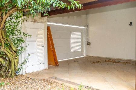 Casa para alugar com 220m², 3 quartos e 3 vagasFrente da casa-Portão de entrada e garagem