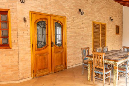 Casa para alugar com 220m², 3 quartos e 3 vagasFrente da casa-Varanda