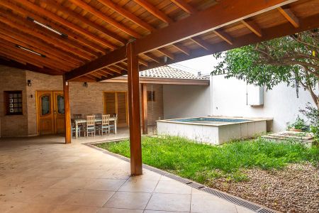 Casa para alugar com 220m², 3 quartos e 3 vagasFrente da casa