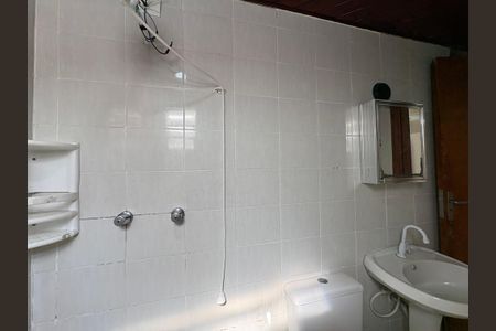 Banheiro de casa para alugar com 1 quarto, 40m² em Vila Palmeiras, São Paulo