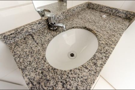 Banheiro de apartamento para alugar com 1 quarto, 32m² em Parque Anhanguera, São Paulo