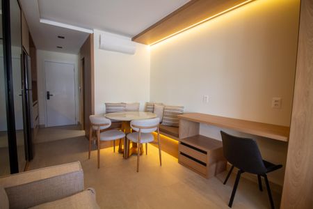 Sala de kitnet/studio para alugar com 1 quarto, 31m² em Jardim das Acacias, São Paulo