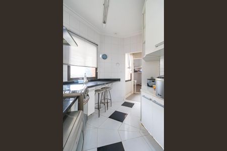 Apartamento para alugar com 213m², 3 quartos e 3 vagas