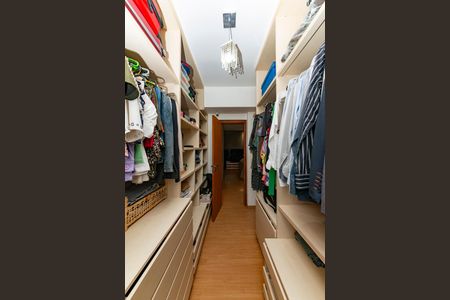 Apartamento à venda com 200m², 4 quartos e 3 vagasCloset da suíte 1
