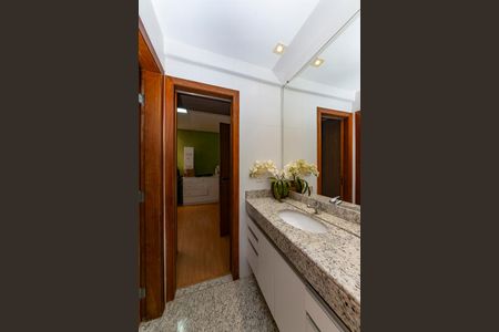 Apartamento à venda com 200m², 4 quartos e 3 vagasBanheiro Semi Suítes