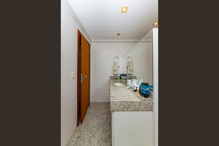 Apartamento à venda com 200m², 4 quartos e 3 vagasBanheiro da Suíte 1