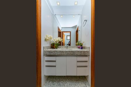 Apartamento à venda com 200m², 4 quartos e 3 vagasBanheiro Semi Suítes