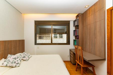 Apartamento à venda com 200m², 4 quartos e 3 vagasSemi Suíte 2