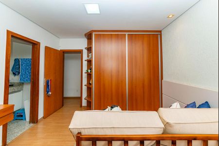 Apartamento à venda com 200m², 4 quartos e 3 vagasSuíte 2