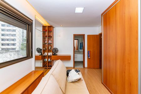 Apartamento à venda com 200m², 4 quartos e 3 vagasSuíte 2