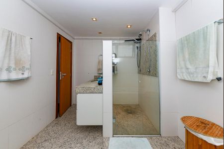 Apartamento à venda com 200m², 4 quartos e 3 vagasBanheiro da Suíte 1