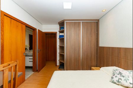 Apartamento à venda com 200m², 4 quartos e 3 vagasSemi Suíte 2