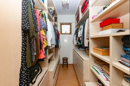 Apartamento à venda com 200m², 4 quartos e 3 vagasCloset da suíte 1