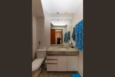 Apartamento à venda com 200m², 4 quartos e 3 vagasBanheiro da Suíte 2