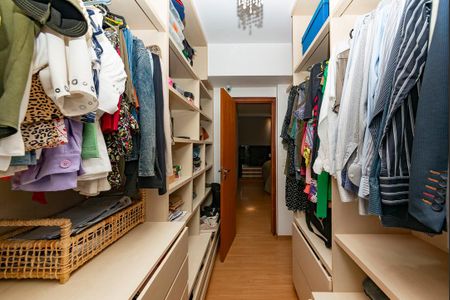Apartamento à venda com 200m², 4 quartos e 3 vagasCloset da suíte 1