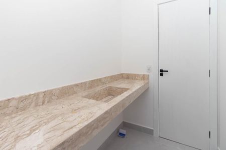 Casa à venda com 300m², 4 quartos e 4 vagasBanheiro da Suíte Americana