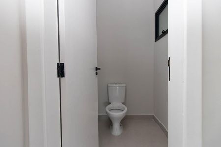 Casa à venda com 300m², 4 quartos e 4 vagasBanheiro do Salão de festas